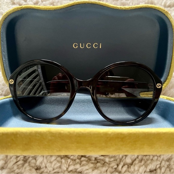 Gucci Accessories - Gucci Women's Black Sunglasses